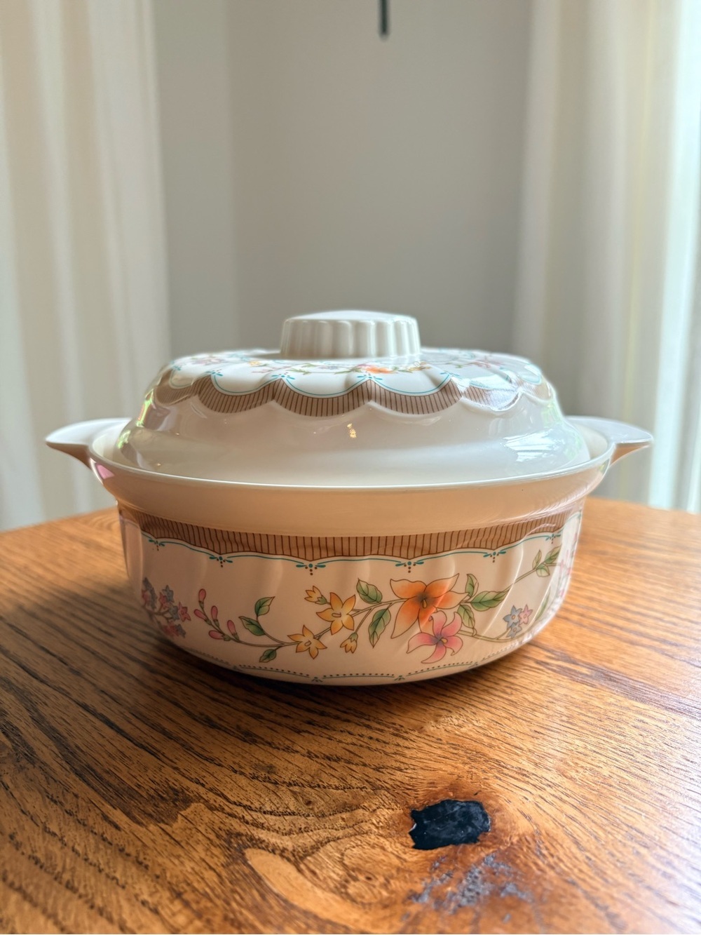 Vintage Melawares Melamine White Floral Covered Casserole Dish